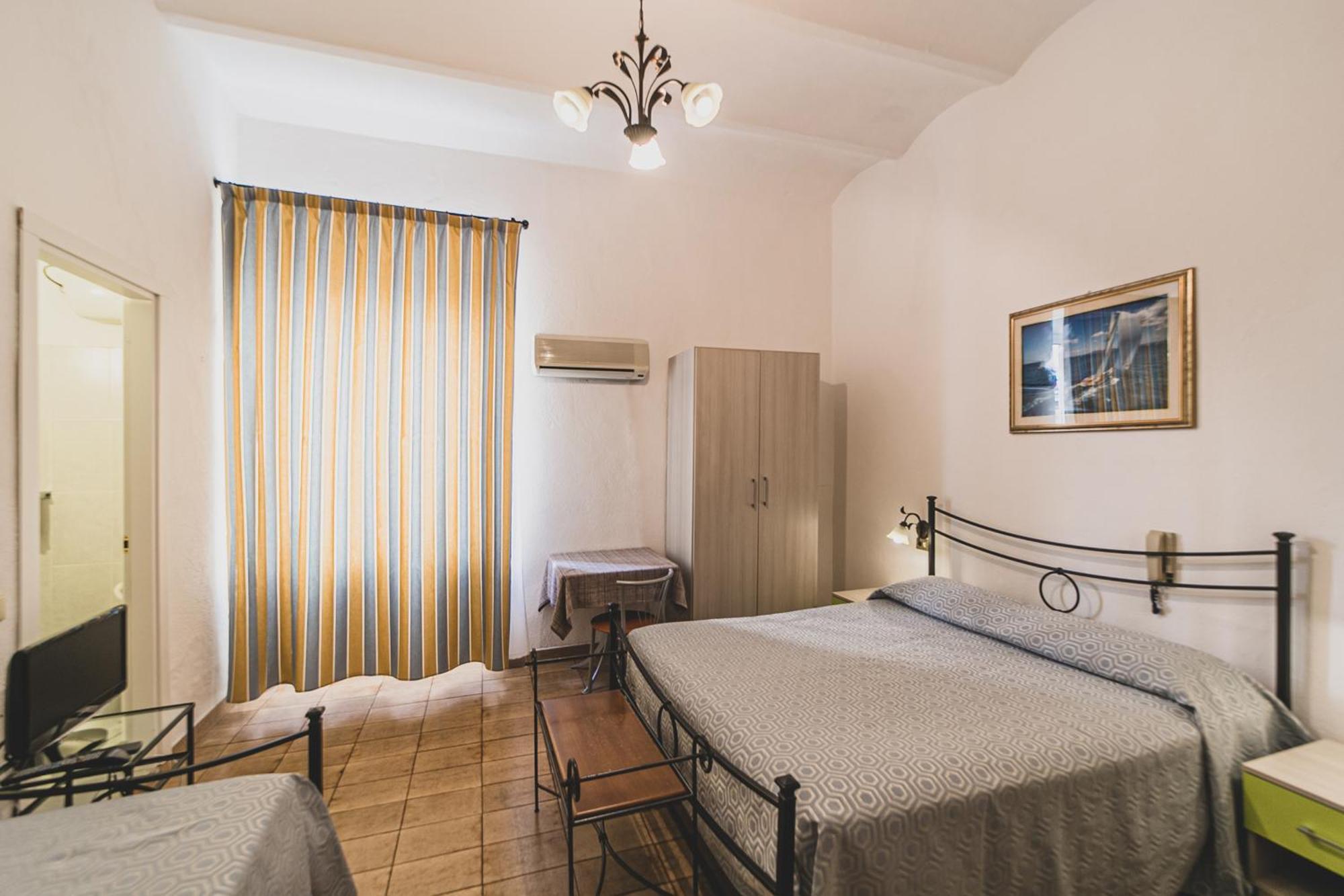 Hotel Alfiero 포르투산투스테파노 객실 사진